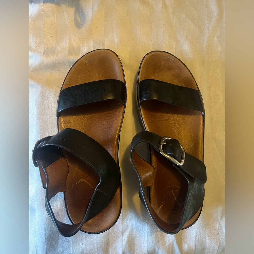 Black patent leather fitflop sandals size 7